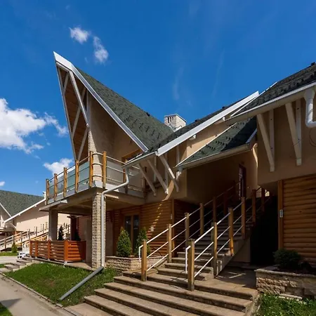 Zova Raj Apartment *